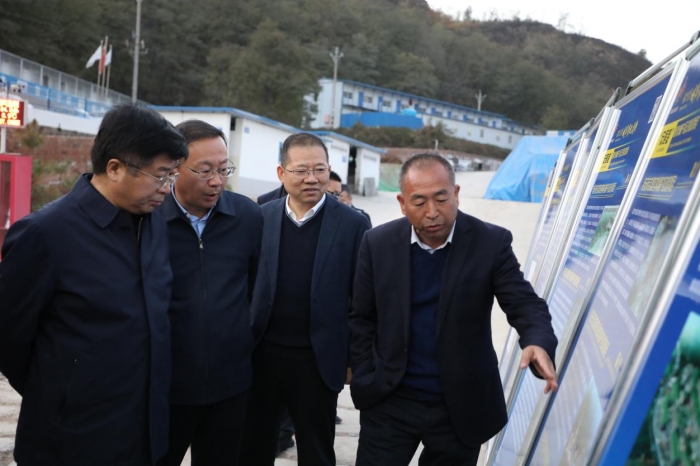 王明智一行到集团宝塔区...
